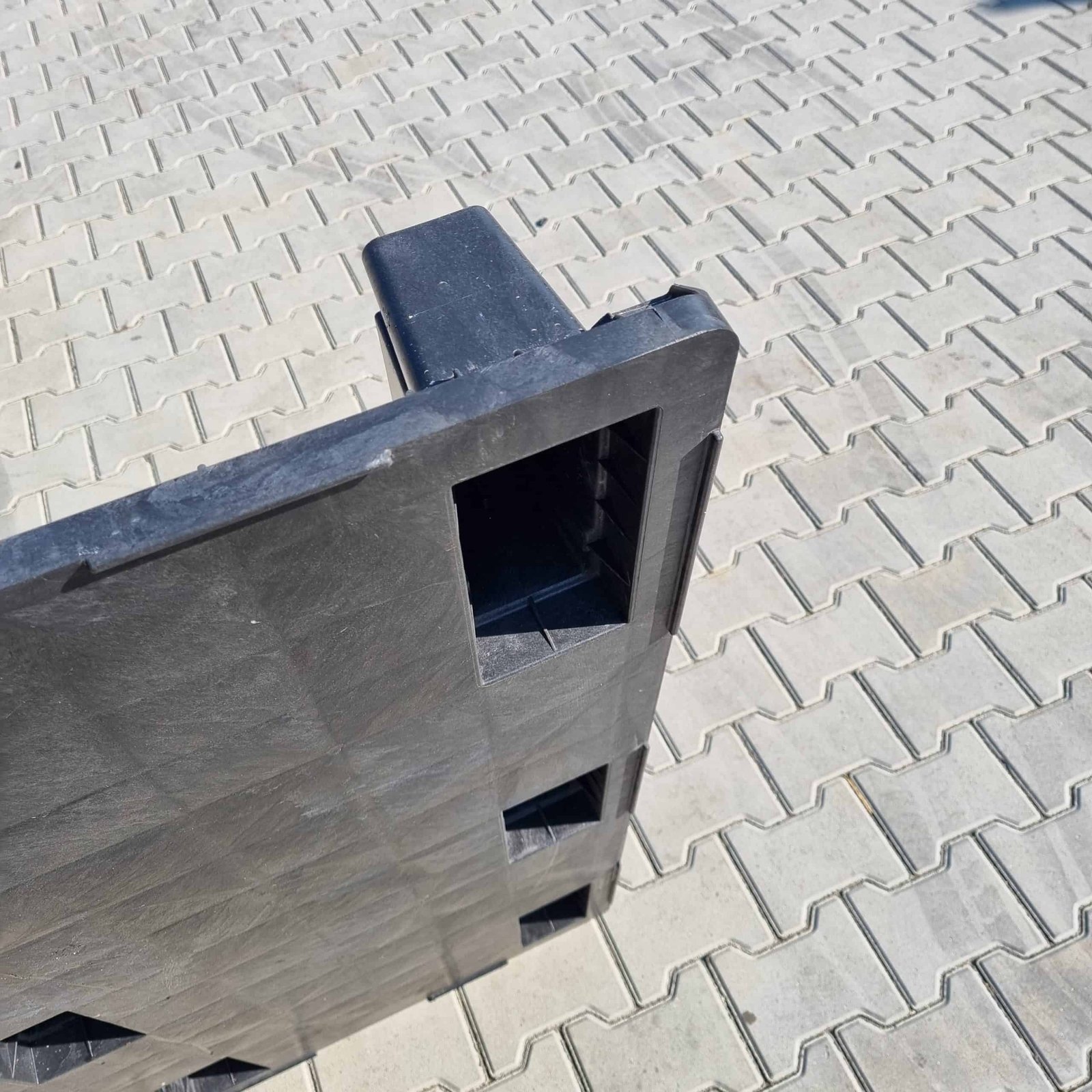 Paleta plastikowa 9 stopek, pełna